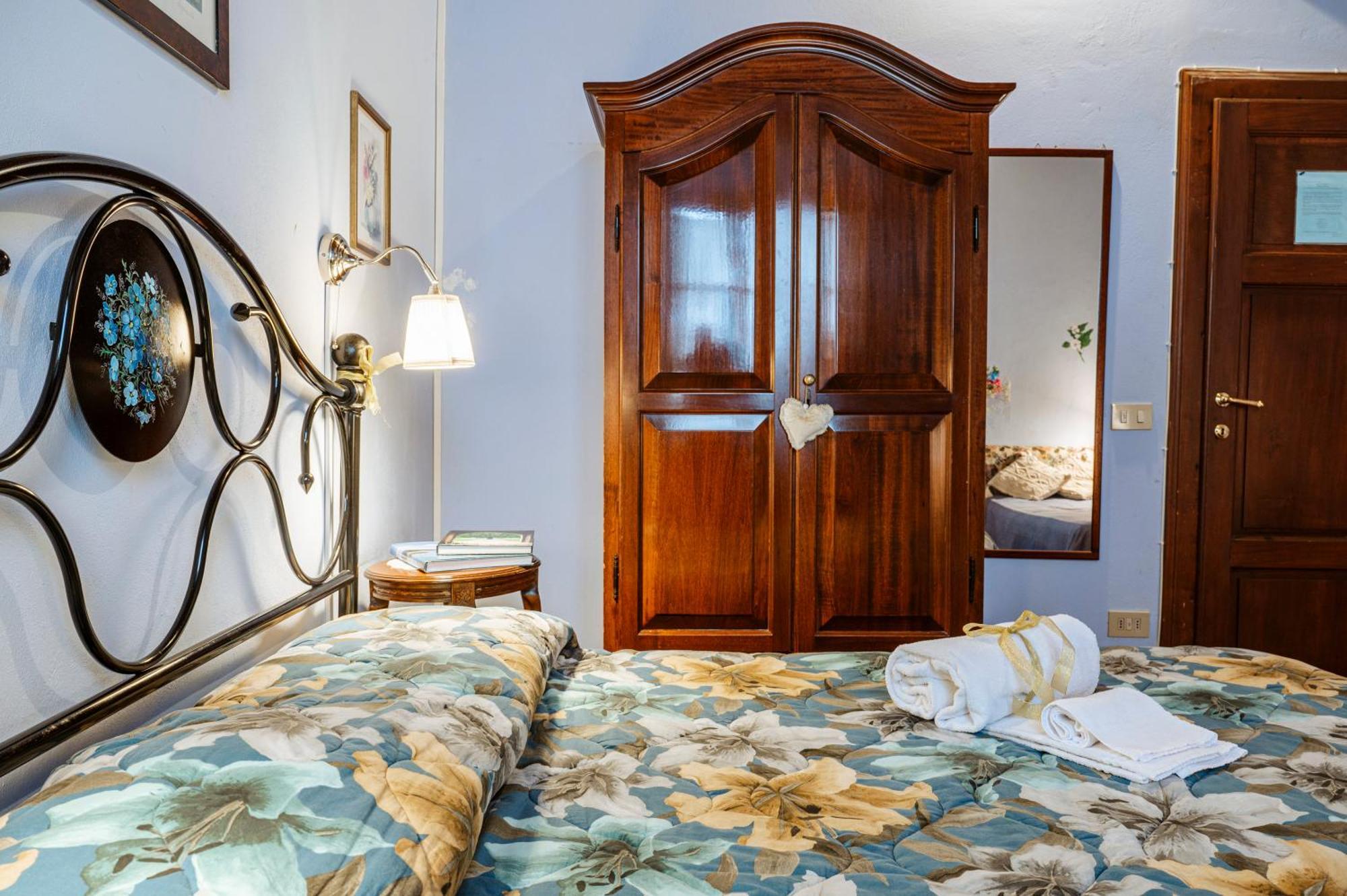 モンテカルロ Antica Casa Dei Rassicurati Bed & Breakfast エクステリア 写真